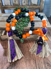 Load image into Gallery viewer, Halloween Beaded Garland with Spider Pendant
