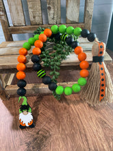 Load image into Gallery viewer, Spider Hat Halloween Gnome Beaded Garland (orange)
